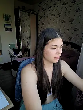 Snapshot of Albi_Glow chatting on 09.17.25 Albi Glow online show from 09.17.25