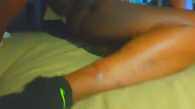 CinnaCakesss online show from 11.14.25