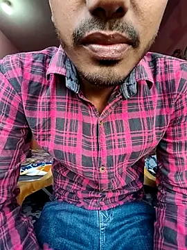 Snapshot of YourTarzan chatting on 02.01.26 YourTarzan online show from 02.01.26