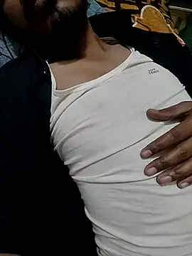 Snapshot of YourTarzan chatting on 03.12.26 YourTarzan online show from 03.12.26