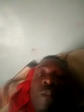 Snapshot of Mrhugeblack chatting on 09.29.25 Mrhugeblack online show from 09.29.25