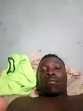 Snapshot of Mrhugeblack chatting on 10.14.25 Mrhugeblack online show from 10.14.25