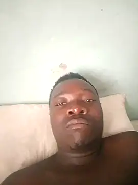 Snapshot of Mrhugeblack chatting on 11.06.25 Mrhugeblack online show from 11.06.25