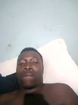 Snapshot of Mrhugeblack chatting on 11.10.25 Mrhugeblack online show from 11.10.25