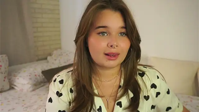 Snapshot of Anna_Nicol chatting on 09.17.25 Anna Nicol online show from 09.17.25