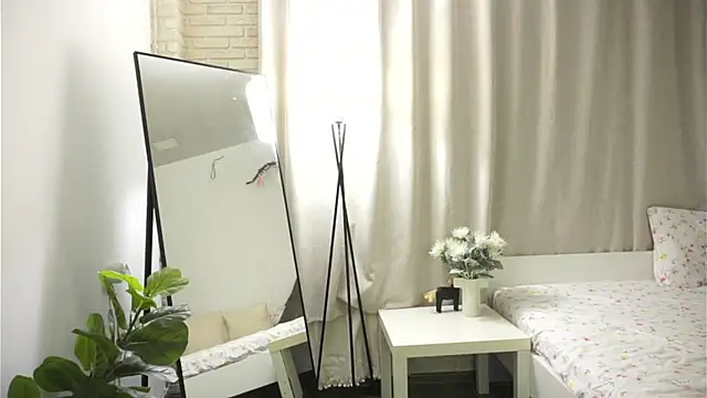 Snapshot of Anna_Nicol chatting on 10.01.25 Anna Nicol online show from 10.01.25