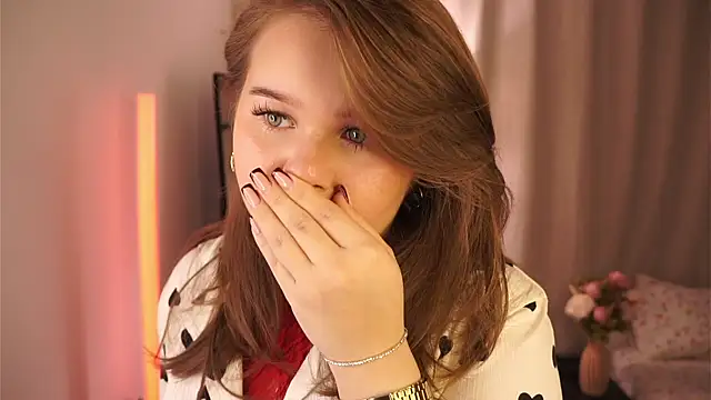 Snapshot of Anna_Nicol chatting on 12.05.25 Anna Nicol online show from 12.05.25