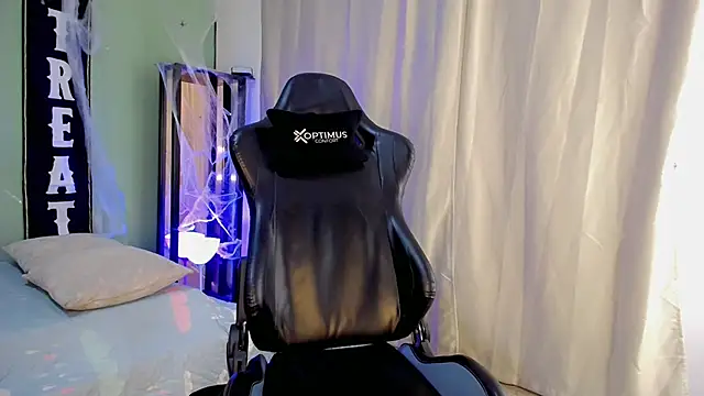 dilan hott  online show from 10.27.25