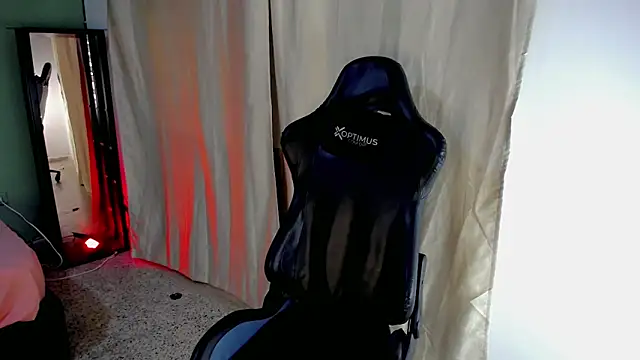 dilan hott  online show from 11.11.25