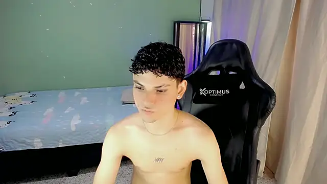 dilan hott  online show from 11.24.25