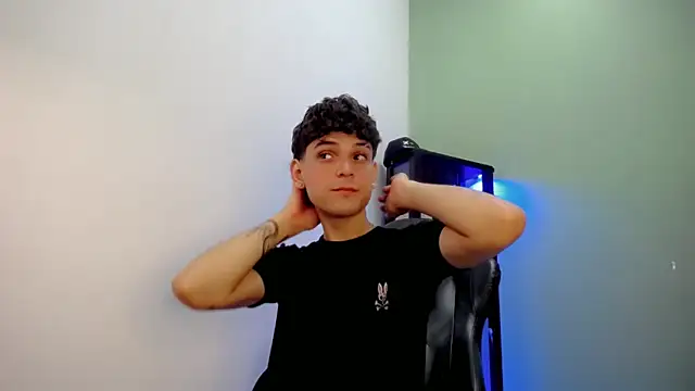 dilan hott  online show from 12.04.25