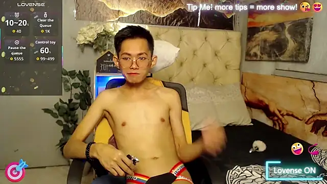 Snapshot of Skinny_CumLoader69 chatting on 09.28.25 Skinny CumLoader69 online show from 09.28.25