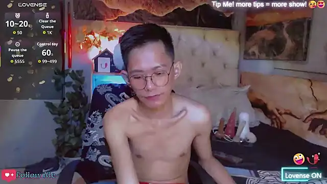 Snapshot of Skinny_CumLoader69 chatting on 10.21.25 Skinny CumLoader69 online show from 10.21.25