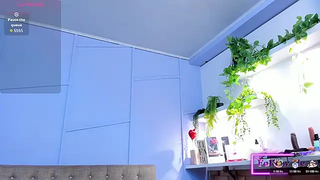 Snapshot of aliceandsia chatting on 09.30.25 aliceandsia online show from 09.30.25