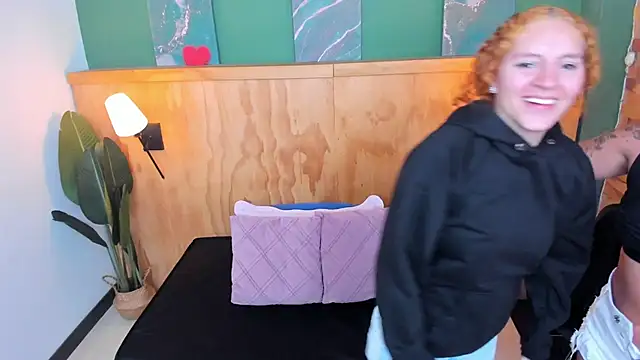 Snapshot of aliceandsia chatting on 12.05.25 aliceandsia online show from 12.05.25