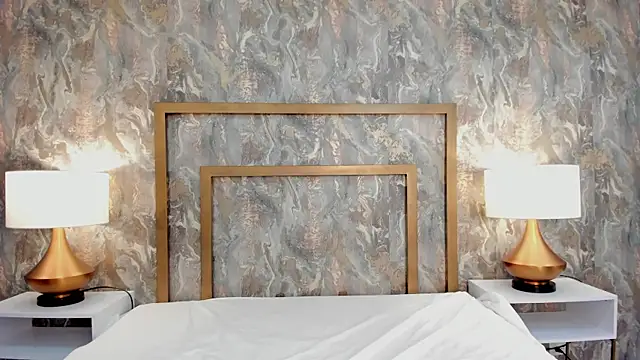 Snapshot of DannaBelucci chatting on 11.26.25 DannaBelucci online show from 11.26.25