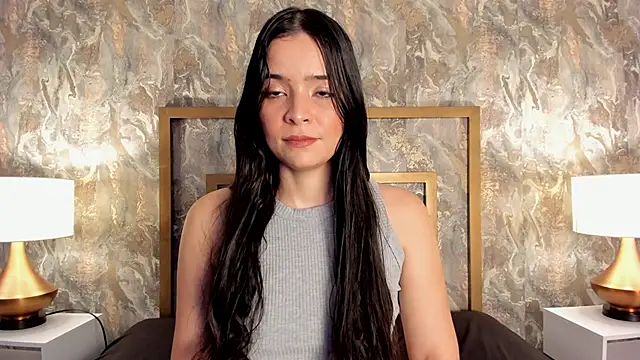 Snapshot of DannaBelucci chatting on 12.14.25 DannaBelucci online show from 12.14.25