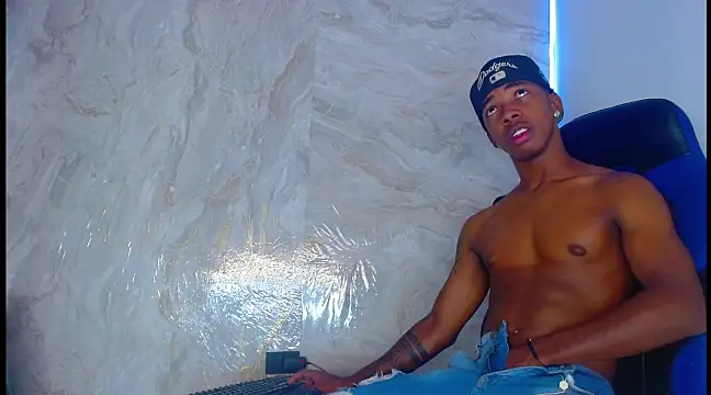 Snapshot of maicoljorda chatting on 09.21.25 maicoljorda online show from 09.21.25