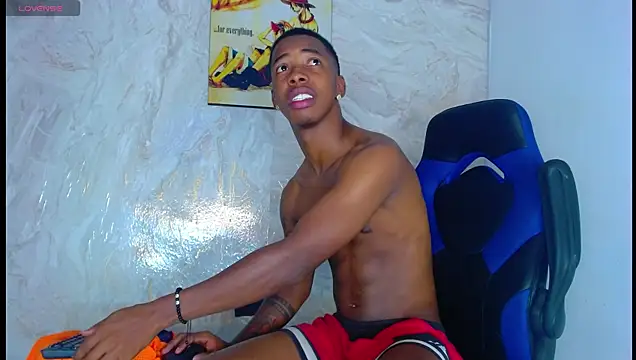 Snapshot of maicoljorda chatting on 10.14.25 maicoljorda online show from 10.14.25