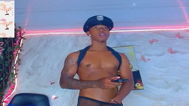 Snapshot of maicoljorda chatting on 10.31.25 maicoljorda online show from 10.31.25