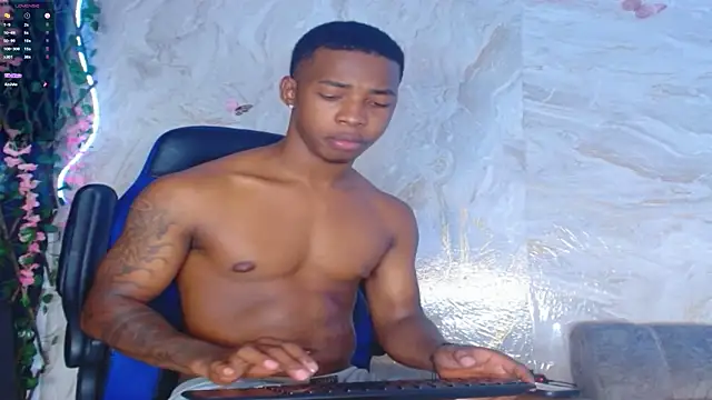 Snapshot of maicoljorda chatting on 11.04.25 maicoljorda online show from 11.04.25