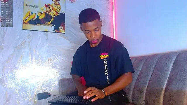 Snapshot of maicoljorda chatting on 11.30.25 maicoljorda online show from 11.30.25