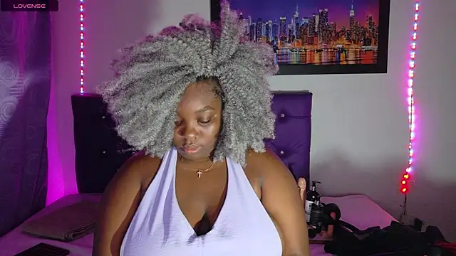 ebony NeighborMoans online show from 04.22.26
