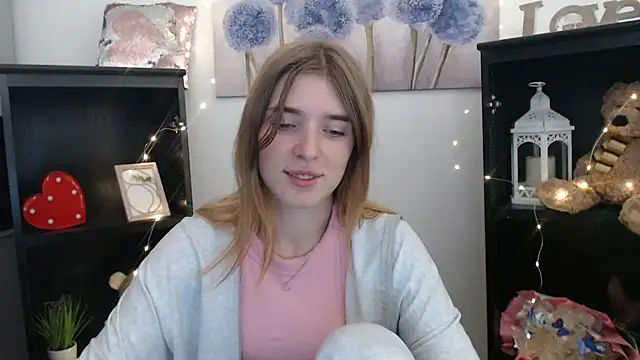 Snapshot of JuiceLips__ chatting on 09.11.25 JuiceLips online show from 09.11.25