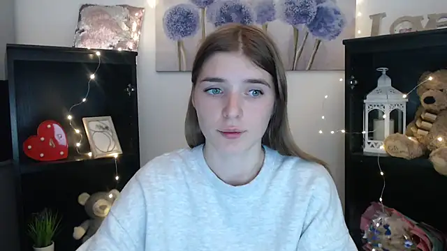 Snapshot of JuiceLips__ chatting on 09.29.25 JuiceLips online show from 09.29.25