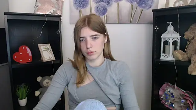 Snapshot of JuiceLips__ chatting on 10.06.25 JuiceLips online show from 10.06.25