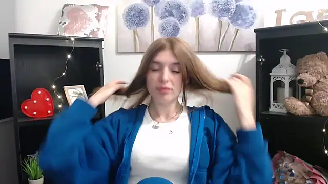 Snapshot of JuiceLips__ chatting on 10.07.25 JuiceLips online show from 10.07.25