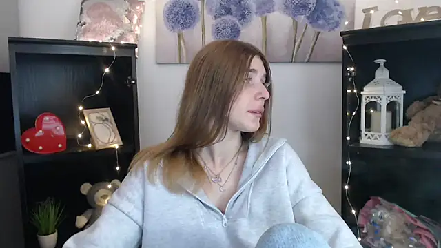 Snapshot of JuiceLips__ chatting on 10.09.25 JuiceLips online show from 10.09.25