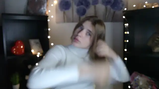 Snapshot of JuiceLips__ chatting on 10.21.25 JuiceLips online show from 10.21.25