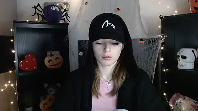 Snapshot of JuiceLips__ chatting on 11.02.25 JuiceLips online show from 11.02.25