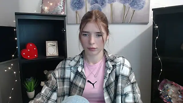 Snapshot of JuiceLips__ chatting on 11.19.25 JuiceLips online show from 11.19.25