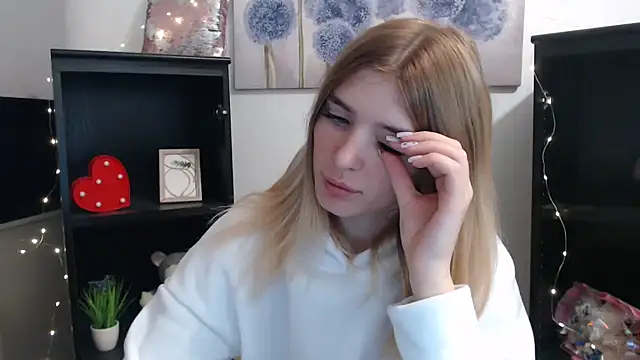 Snapshot of JuiceLips__ chatting on 11.21.25 JuiceLips online show from 11.21.25