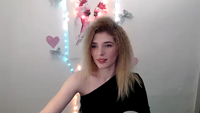 Snapshot of JuiceLips__ chatting on 11.28.25 JuiceLips online show from 11.28.25