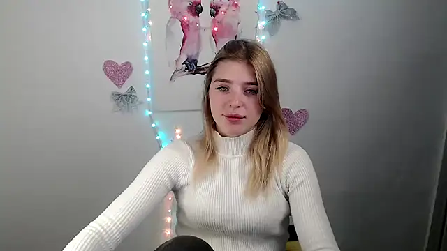 Snapshot of JuiceLips__ chatting on 12.01.25 JuiceLips online show from 12.01.25