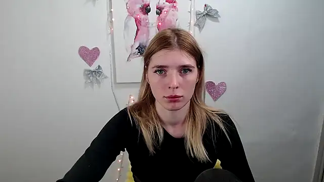 Snapshot of JuiceLips__ chatting on 12.02.25 JuiceLips online show from 12.02.25