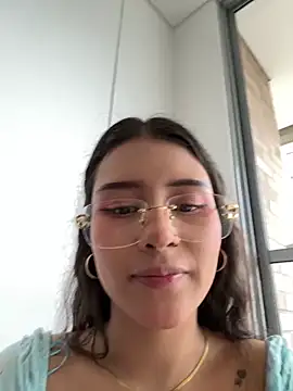 Snapshot of CatadeLuca chatting on 10.03.25 CatadeLuca online show from 10.03.25