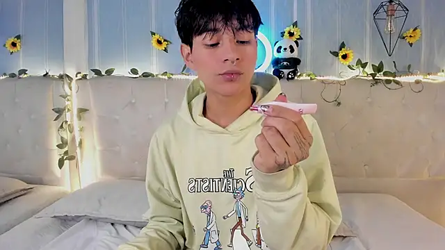 AleAurarashi online show from 12.01.25