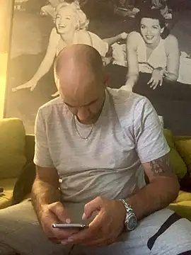 Hothotboyg online show from 10.09.25