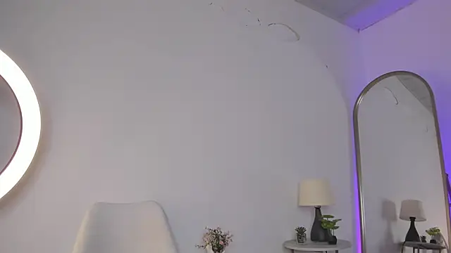 elzafuentes1 online show from 12.17.25