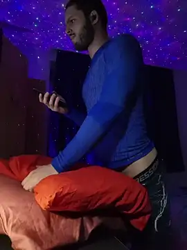 Snapshot of EyesNeverLies chatting on 12.03.25 EyesNeverLies online show from 12.03.25