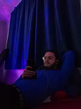 Snapshot of EyesNeverLies chatting on 02.21.26 EyesNeverLies online show from 02.21.26