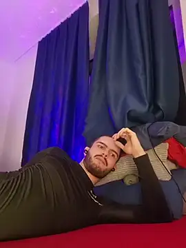 Snapshot of EyesNeverLies chatting on 03.04.26 EyesNeverLies online show from 03.04.26