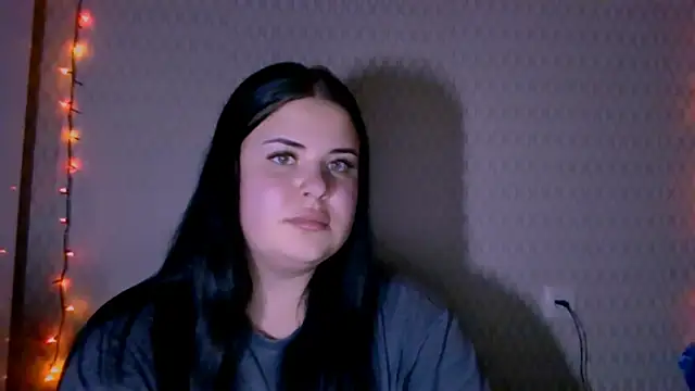 Snapshot of _Trisha_li chatting on 11.30.25 Trisha li online show from 11.30.25