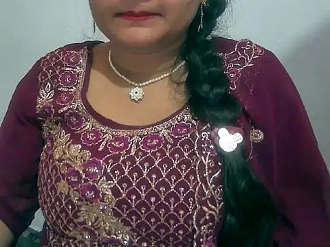 Snapshot of Saniya_K chatting on 11.30.25 Saniya K online show from 11.30.25