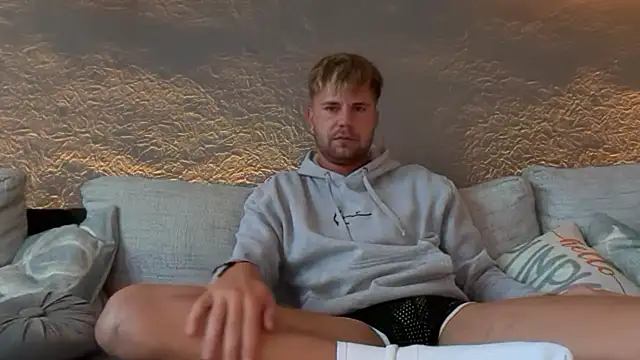 Snapshot of RioBlaze chatting on 09.18.25 RioBlaze online show from 09.18.25