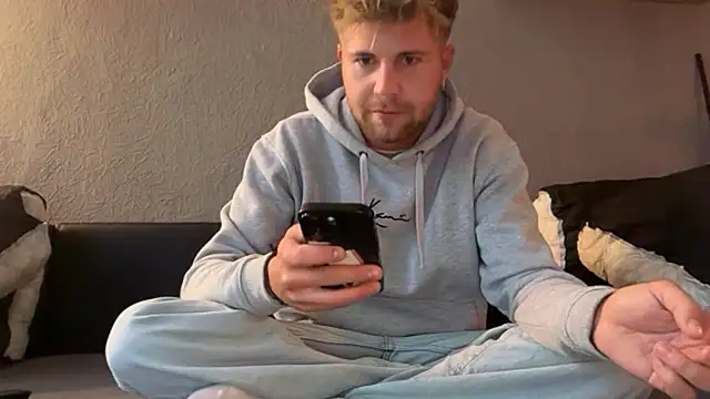 Snapshot of RioBlaze chatting on 09.21.25 RioBlaze online show from 09.21.25